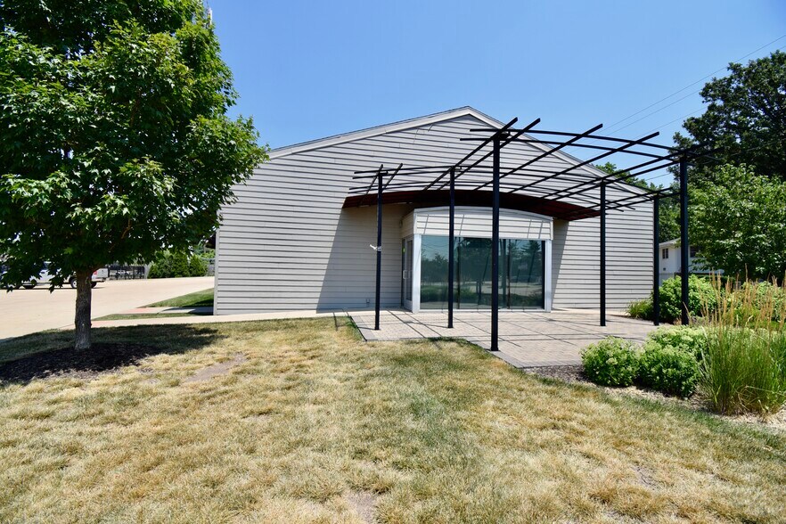 Primary Photo Of 208 Parkinson St, Normal Office For Sale