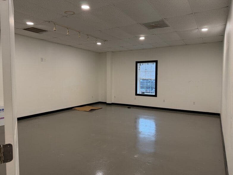 More Photos Of 551 Blythe Ave, Gallatin Freestanding For Lease