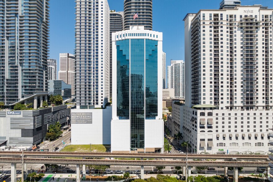 More Photos Of 80 SW 8th St, Miami Office For Lease