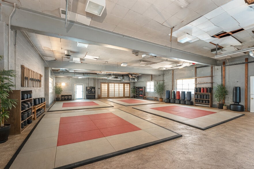 More Photos Of 157 Washington Ave, North Haven Auto Repair For Sale