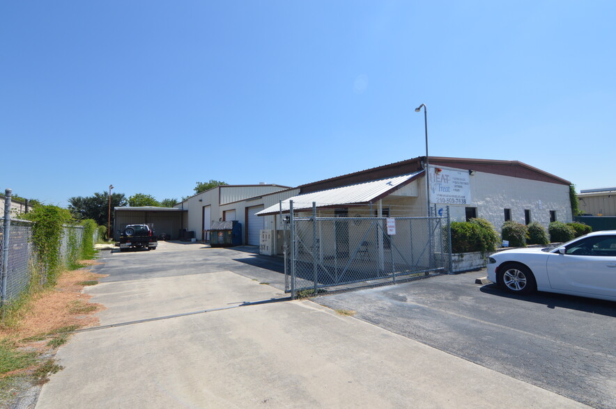 Primary Photo Of 116 Commercial Pl, Schertz Warehouse For Lease