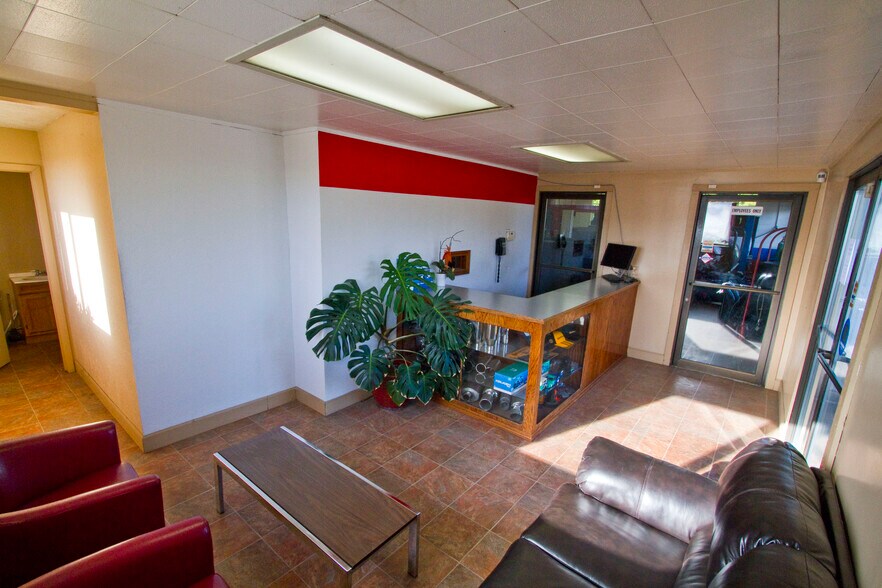 More Photos Of 5047 Main St, Springfield Auto Repair For Sale