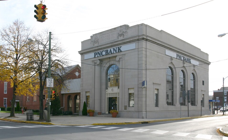 More Photos Of 2 E Main St, Mechanicsburg Office For Sale