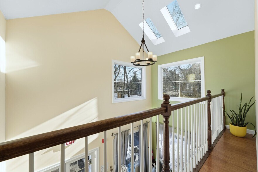 More Photos Of 2932 Vauxhall Rd, Vauxhall Office For Sale