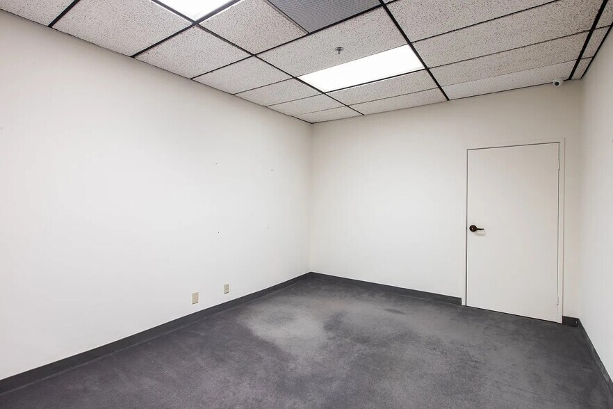 More Photos Of 20500 Nordhoff St, Chatsworth Research And Development For Sale