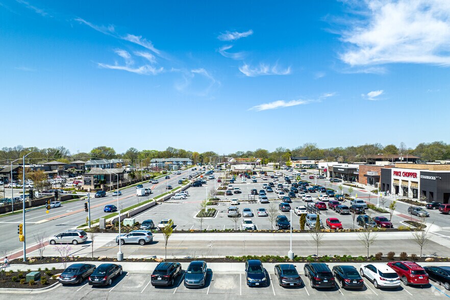More Photos Of 3600-3840 W 95th St, Leawood Unknown For Lease