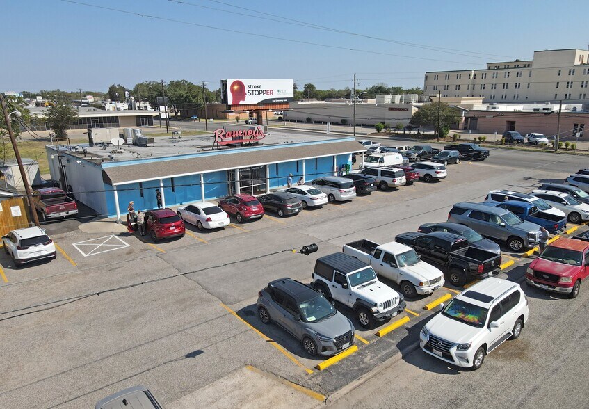 More Photos Of 1403 N Navarro St, Victoria Restaurant For Sale