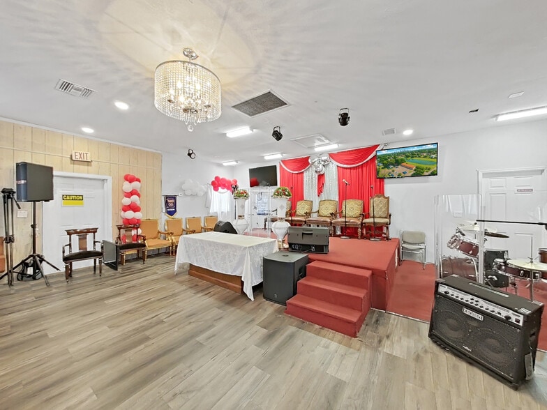 More Photos Of 3201 E Genessee St, Tampa Religious Facility For Sale