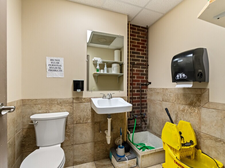 More Photos Of 1419 US Route 60, Huntington Drugstore For Sale