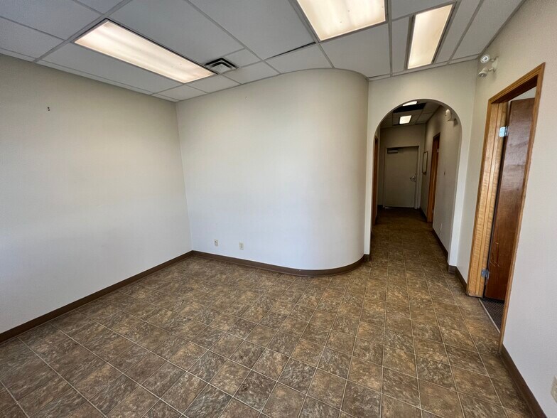 More Photos Of 8121 49 Ave Close, Red Deer Service For Sale