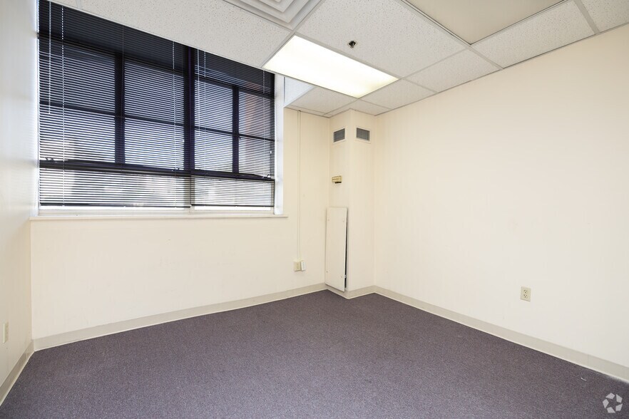 More Photos Of 408 E 4th St, Bridgeport Office For Lease