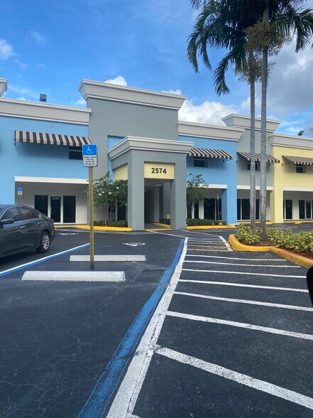 More Photos Of 2520-2650 N University Dr, Sunrise Unknown For Lease