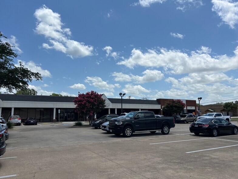 More Photos Of 359 Lake Park Rd, Lewisville Storefront For Sale