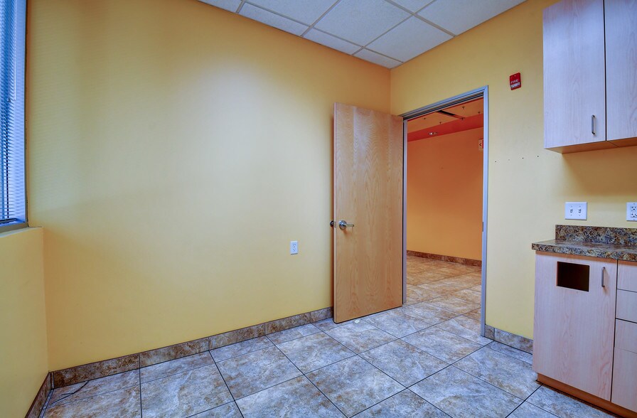 More Photos Of 15288 W Brookside Ln, Surprise Office For Lease
