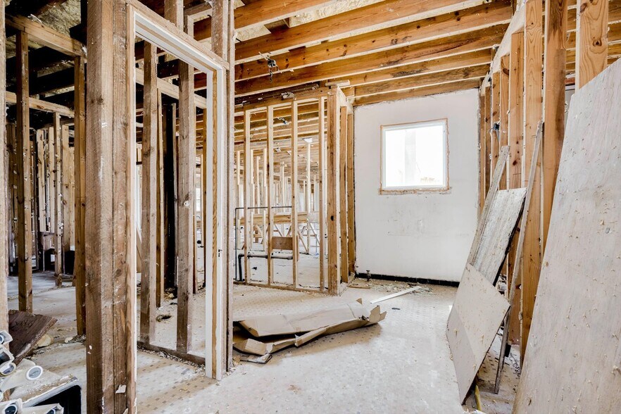 More Photos Of 111 Main Street, Lincolnton Flex For Sale