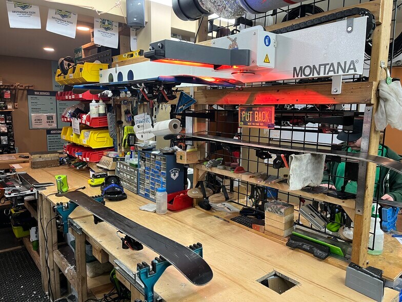 More Photos Of 38454 Pioneer Blvd, Sandy General Retail For Sale