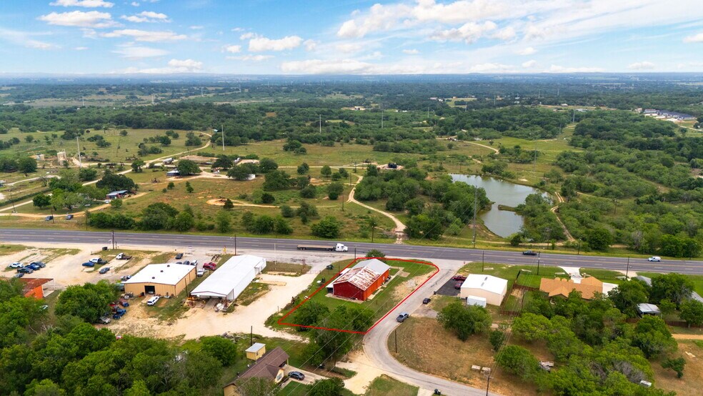 Primary Photo Of 805 N Magnolia Ave, Luling Flex For Sale