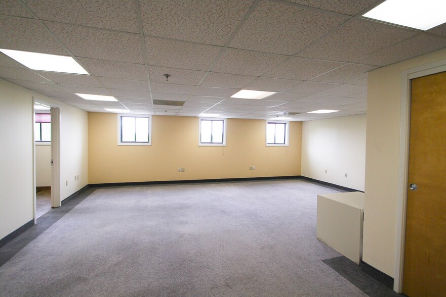 More Photos Of 205 Worcester Ct, Falmouth Loft Creative Space For Sale