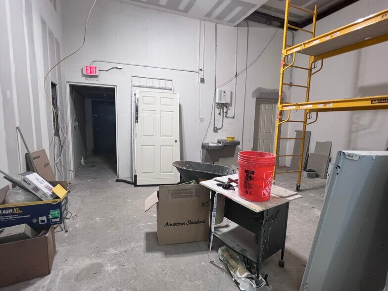 More Photos Of 515-519 Dr Martin Luther King Jr St N, Saint Petersburg Storefront For Lease