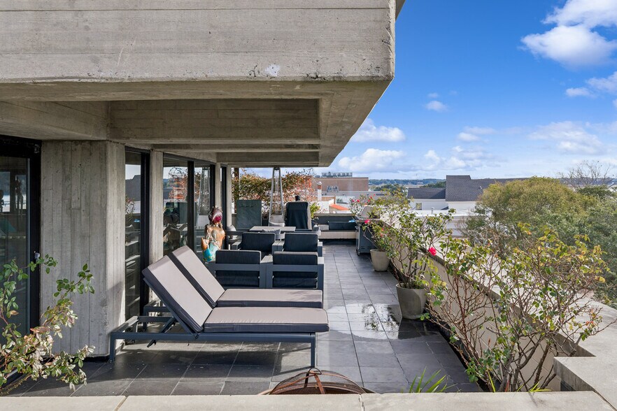 More Photos Of 916 Bay St, Beaufort Office For Sale