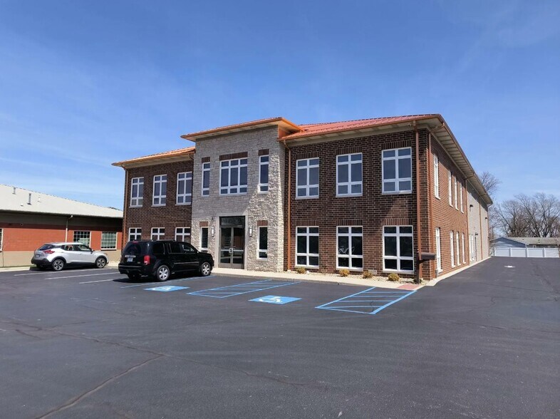 More Photos Of 530 N Indiana Ave, Crown Point Office For Lease