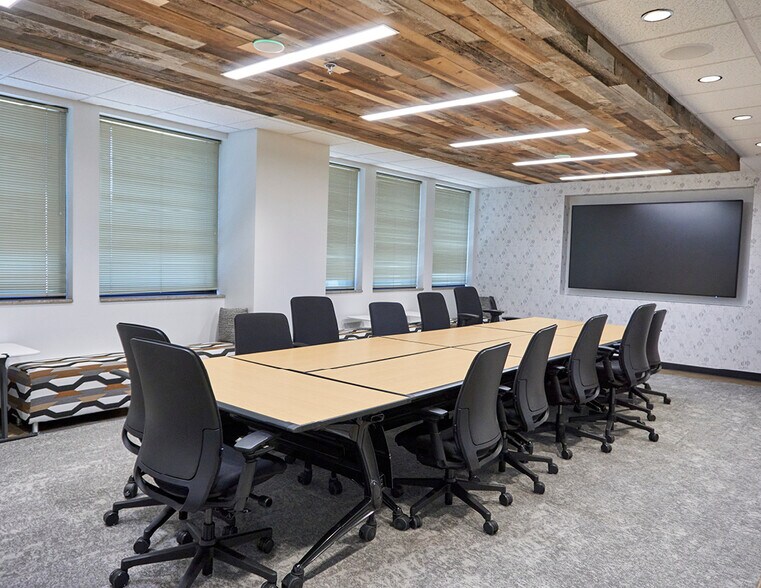 More Photos Of 2955 N Meridian St, Indianapolis Office For Sale