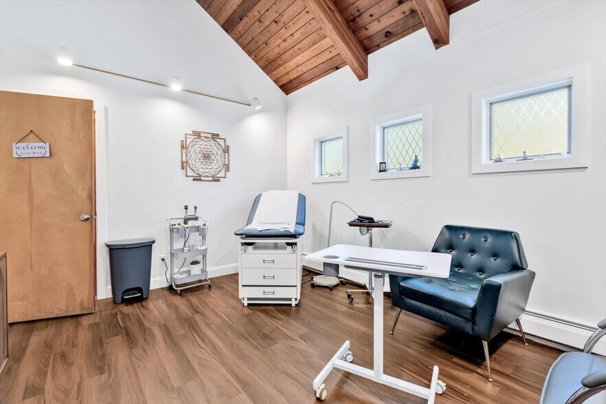More Photos Of 1049 Main St, West Barnstable Medical For Sale