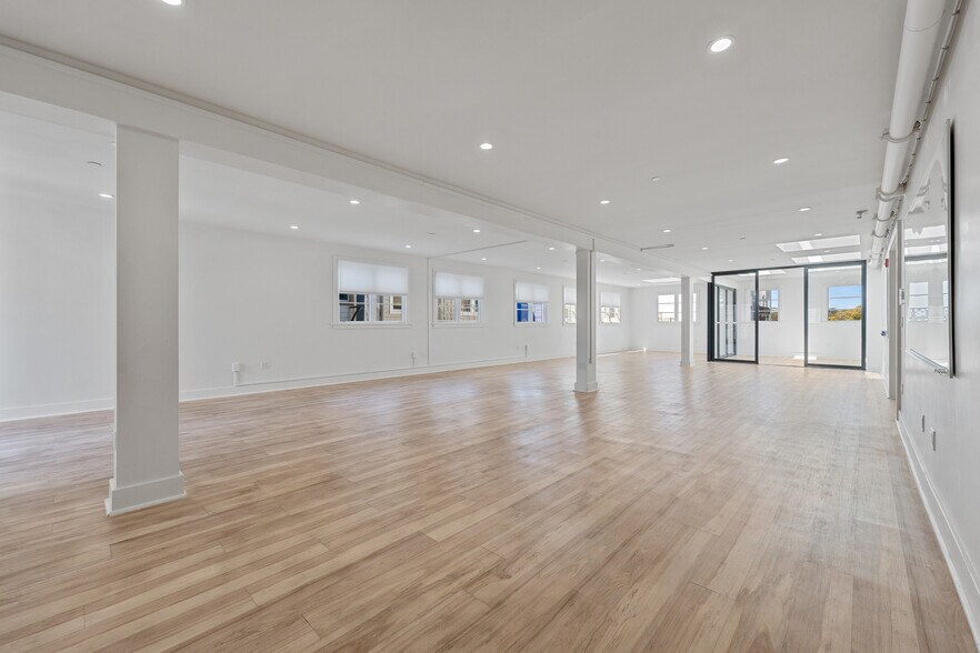 More Photos Of 320 Judah St, San Francisco Loft Creative Space For Lease