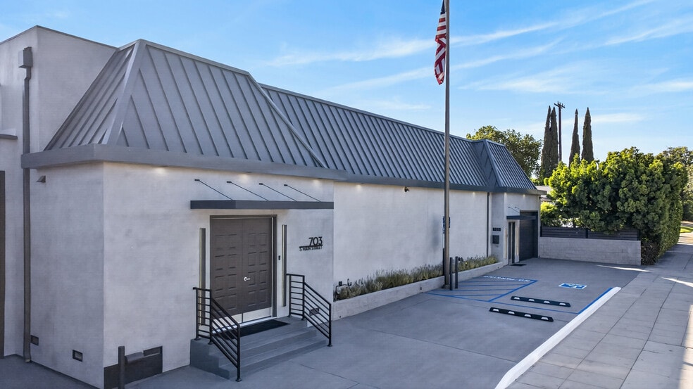 More Photos Of 703 S Main St, Burbank Showroom For Sale