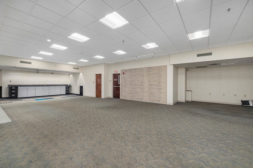 More Photos Of 999 S Broadway, East Providence Medical For Lease
