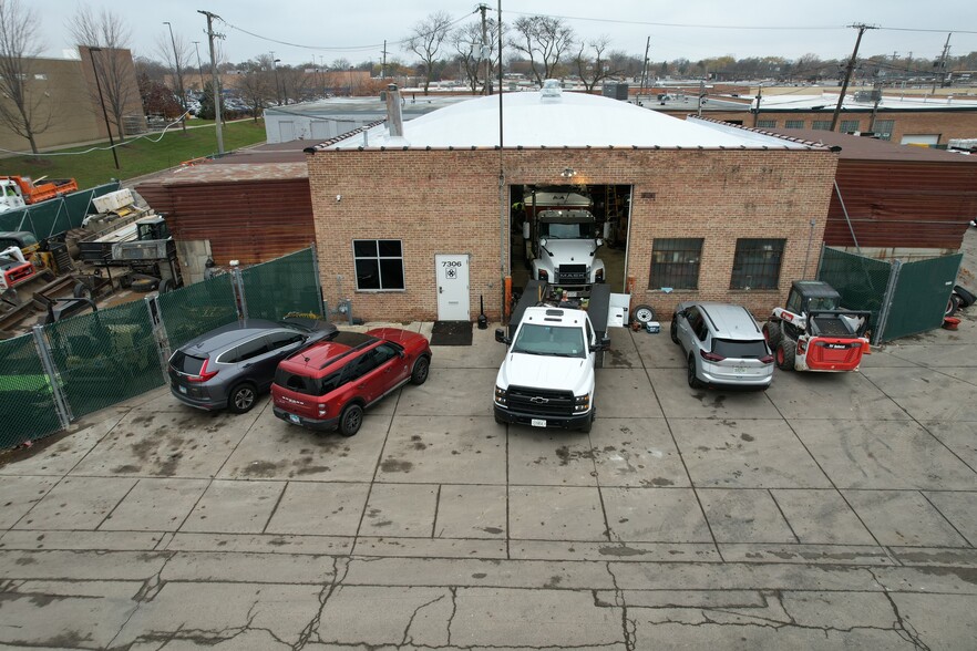 More Photos Of 7306 Central Park Ave, Skokie Industrial For Sale