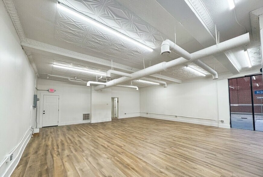 More Photos Of 3041 Holbrook St, Hamtramck Storefront Retail Residential For Lease