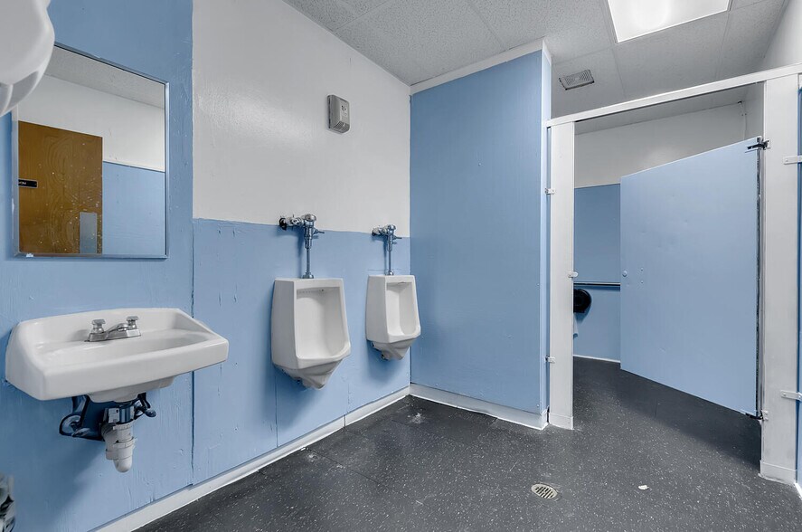 More Photos Of 2422-2426 S Park Ave, Buffalo Bowling Alley For Sale