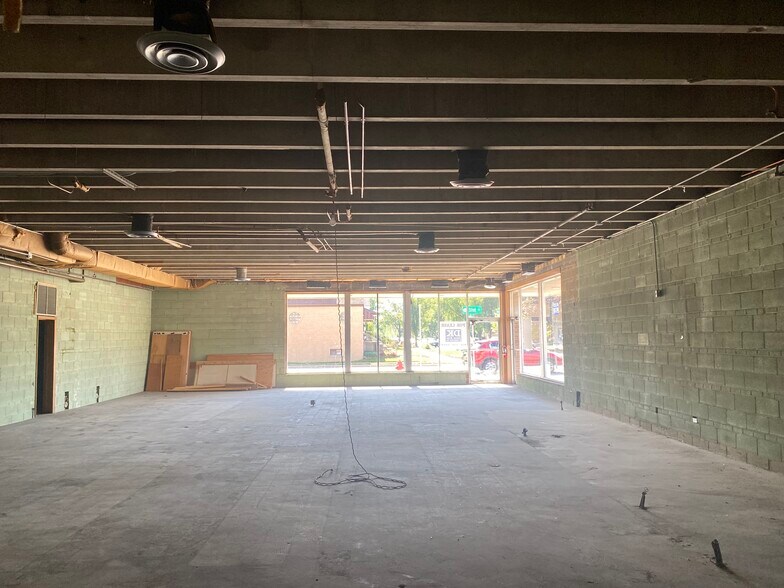 More Photos Of 9046 31st St, Brookfield Storefront Retail Office For Lease