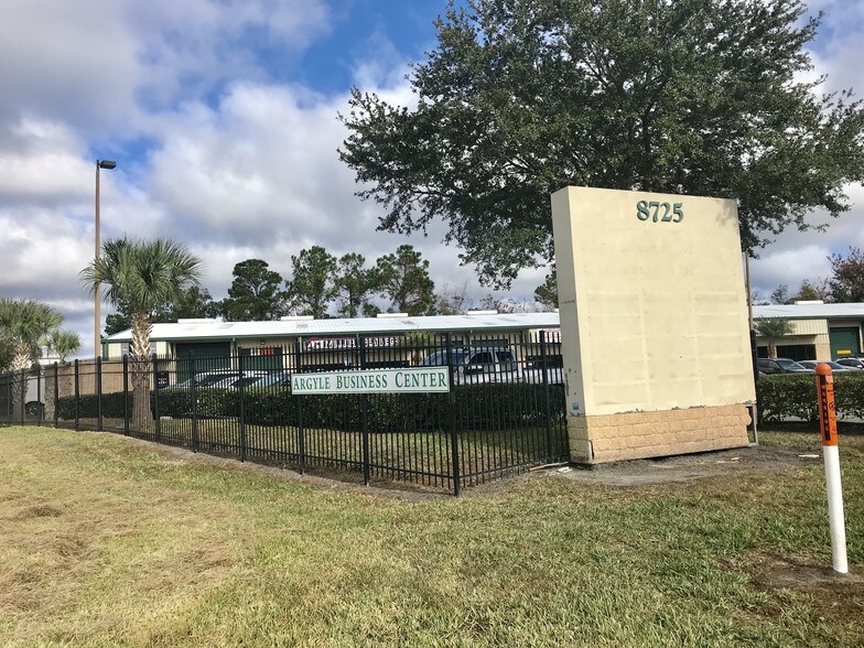 More Photos Of 8725 Youngerman Ct, Jacksonville Warehouse For Sale