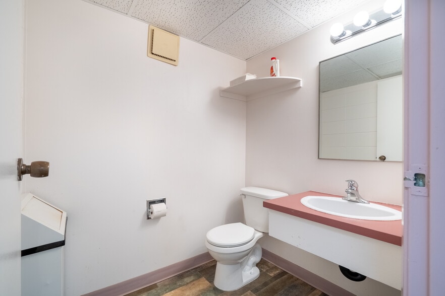 More Photos Of 6209 44 St, Lloydminster Office For Lease