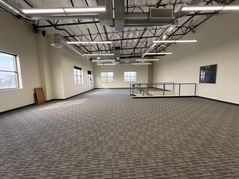 More Photos Of 4910 Azusa Canyon Rd, Irwindale Warehouse For Lease