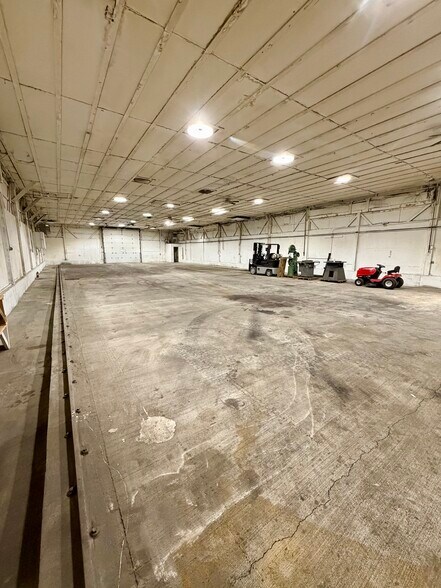 More Photos Of 845 E Jackson St, Belvidere Warehouse For Lease