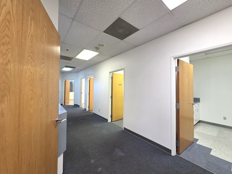 More Photos Of 300 Old River Rd, Bakersfield Medical For Lease