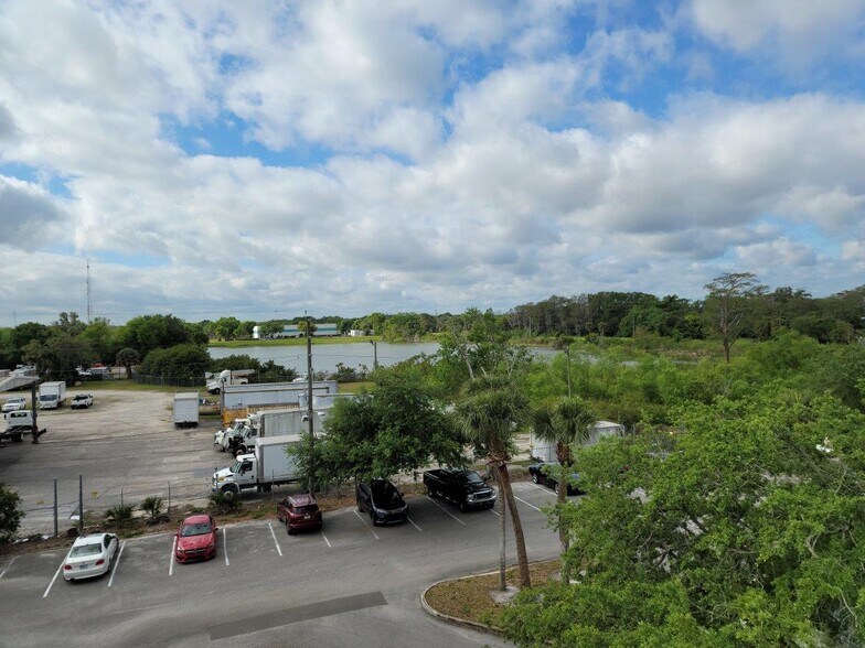 More Photos Of 5104 N Orange Blossom Trl, Orlando Office Residential For Lease