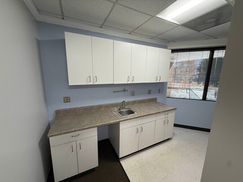 More Photos Of 5102 W Village Green Dr, Midlothian Office For Lease