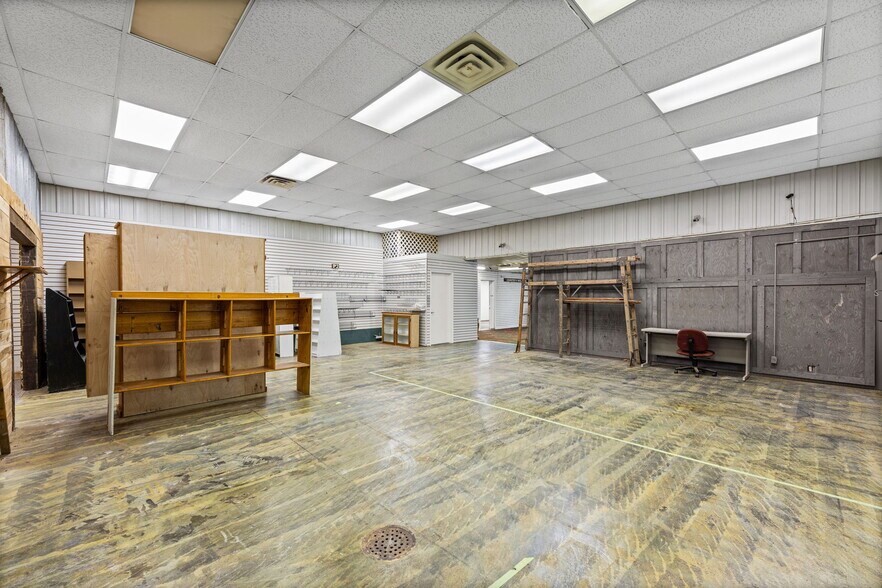 More Photos Of 600 N Maple St, Garnett General Retail For Sale