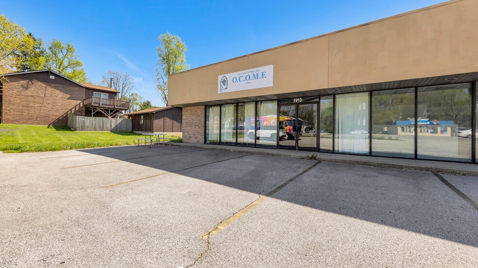 More Photos Of 1913 N Belt East, Belleville Restaurant For Sale