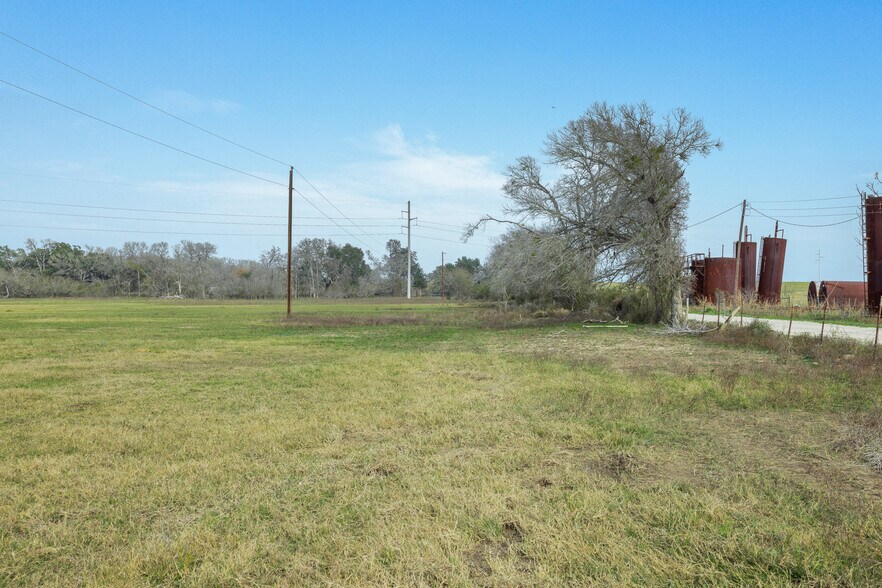 More Photos Of 1144 Treetop ln, Luling Land For Sale