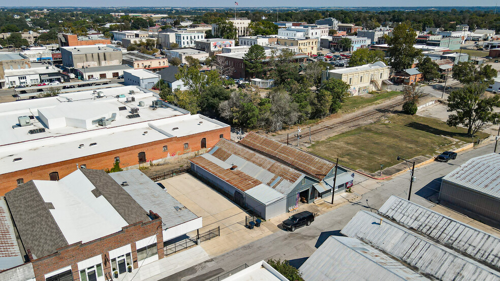 Primary Photo Of 200 W First St, Brenham Warehouse For Sale