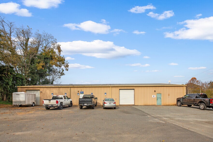 More Photos Of 5106 Wilkinson Blvd, Cramerton Freestanding For Lease