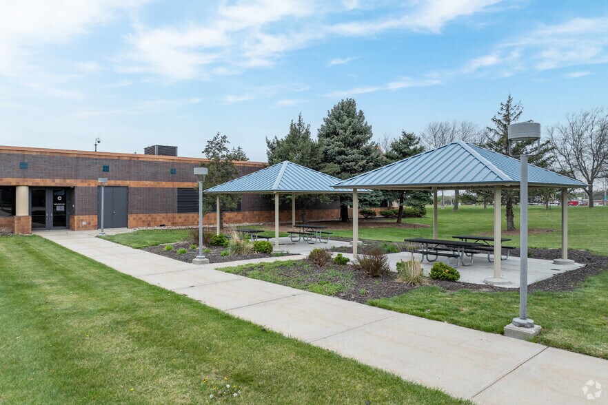 More Photos Of 222 S 84th St, Lincoln Office For Sale