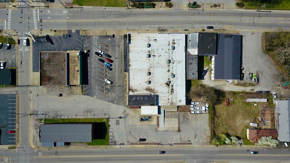 More Photos Of 624 State St, New Albany Storefront For Sale