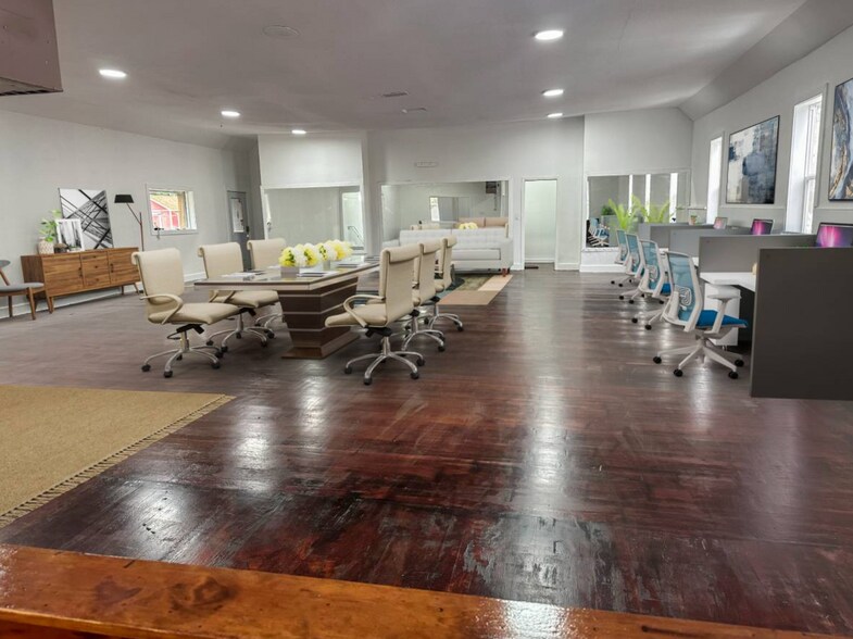 More Photos Of 5601 Rainier Ave S, Seattle General Retail For Lease