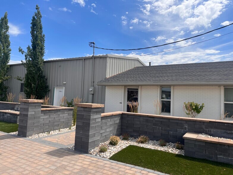 More Photos Of 2751 S 1000 W, Syracuse Showroom For Sale